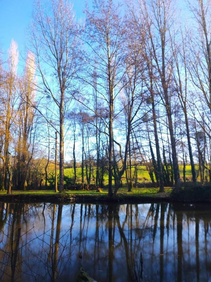 Le Moulin De Benneville Chambres D'Hotes, Petit Dejeuner Compris Cahagnes Bagian luar foto