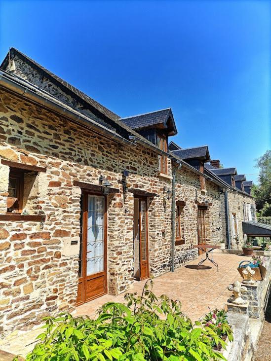 Le Moulin De Benneville Chambres D'Hotes, Petit Dejeuner Compris Cahagnes Bagian luar foto